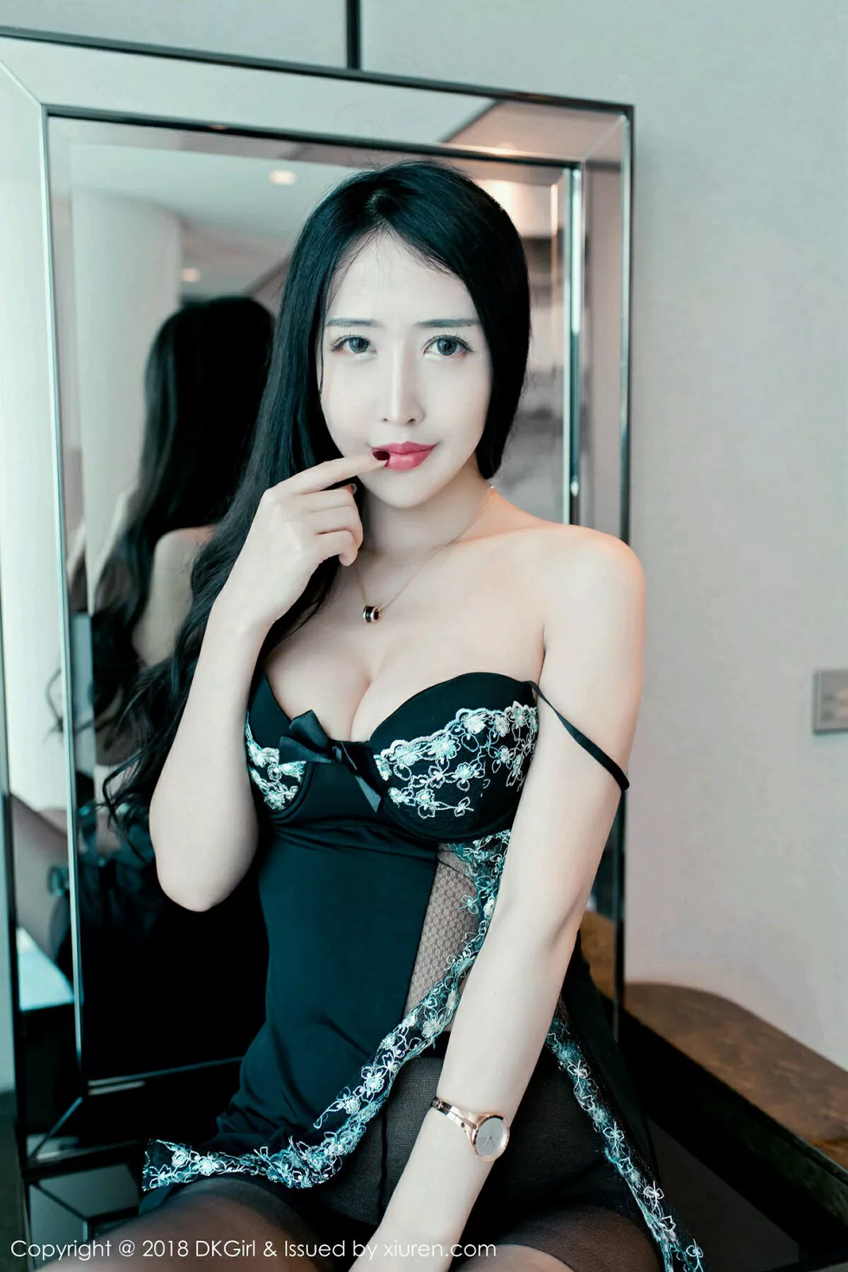 秀人集.com_[DKGirl御女郎]Vol.068_长腿美人余馨妍居家高挑身材配无内黑丝裤袜系列诱惑写真52P