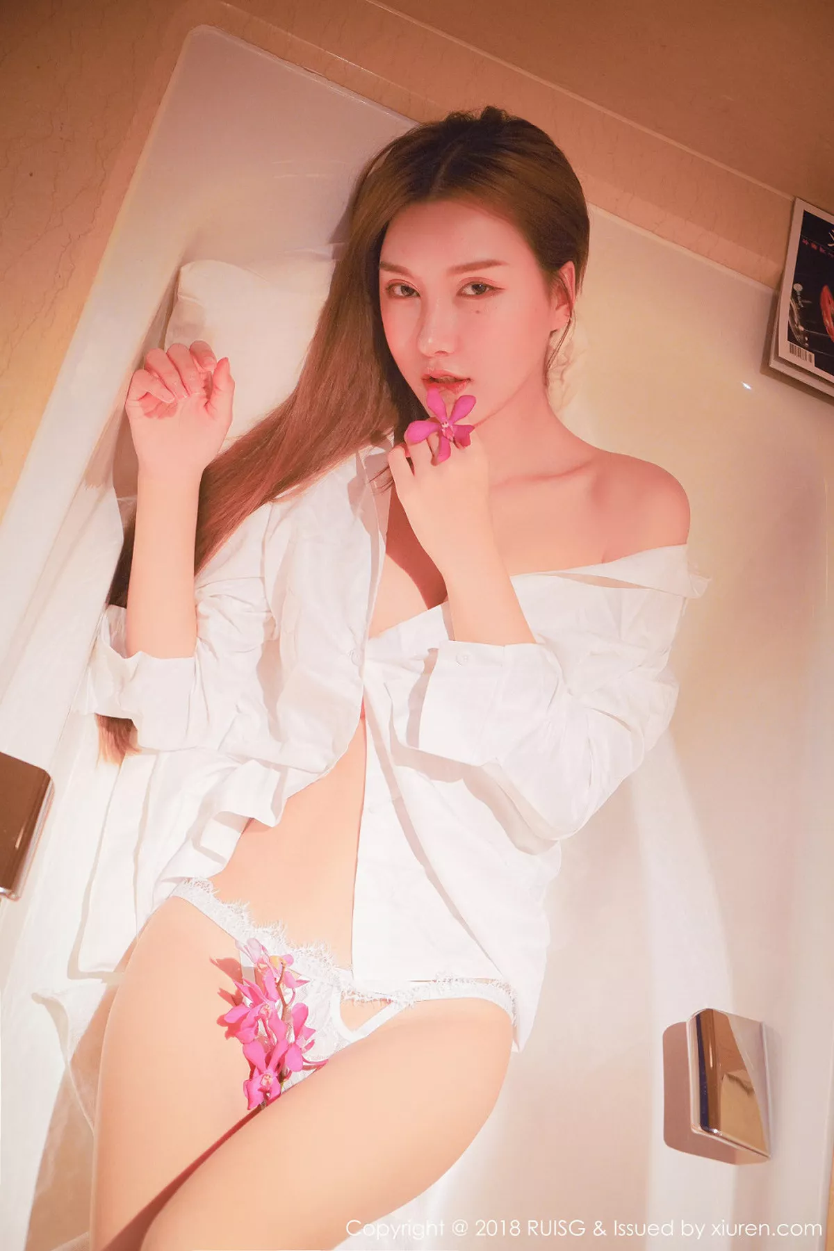 秀人集.com_[RUISG瑞丝馆]Vol.051_嫩模M梦baby居家私房真空白衬衣配白色蕾丝内裤诱惑写真39P