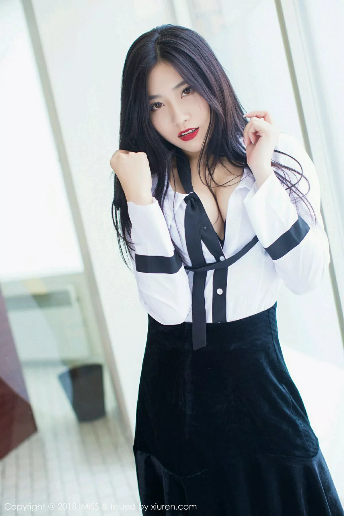 秀人集.com_[IMISS爱蜜社]Vol.239_女神许诺Sabrina日本旅拍白衬衣配黑短裙黑丝袜诱惑写真60P