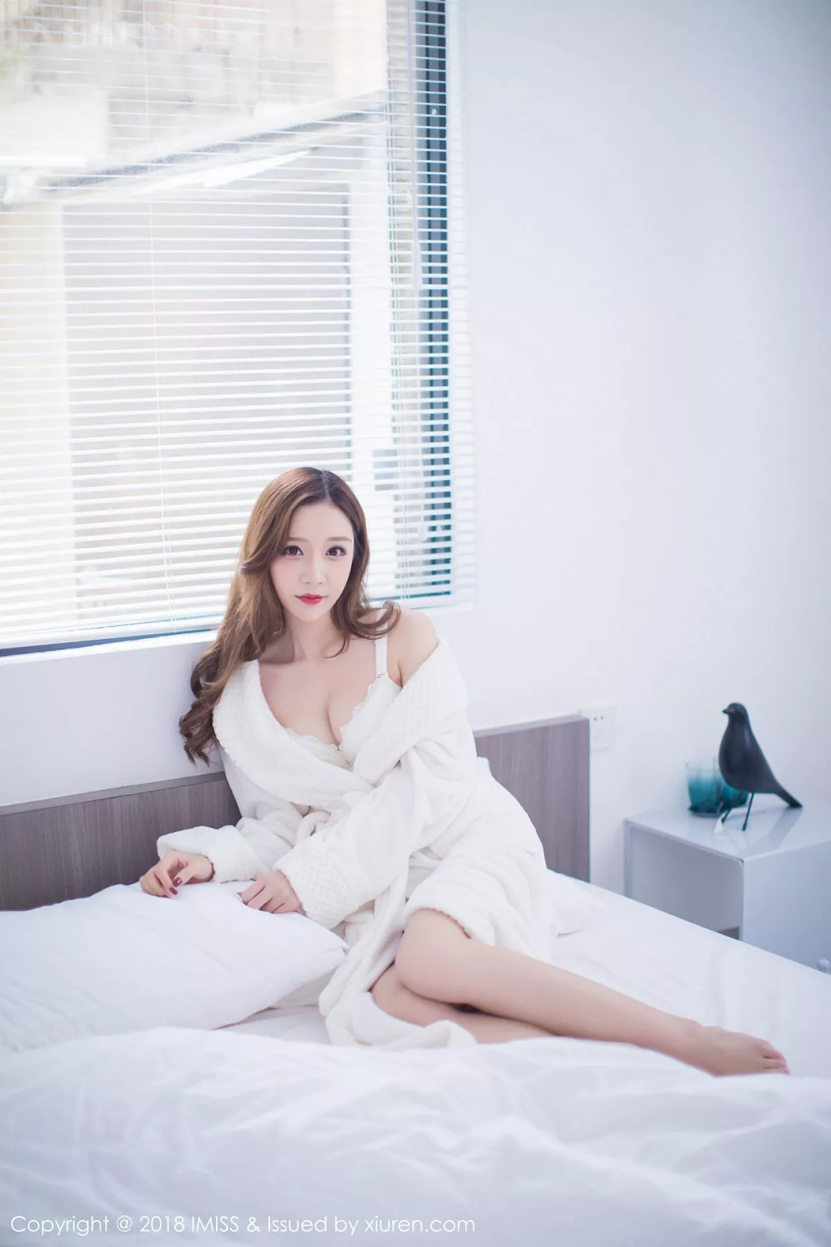 秀人集.com_[IMISS爱蜜社]Vol.233_新人嫩模小琳白色蕾丝连身裙+私房浴袍秀豪乳诱惑写真44P