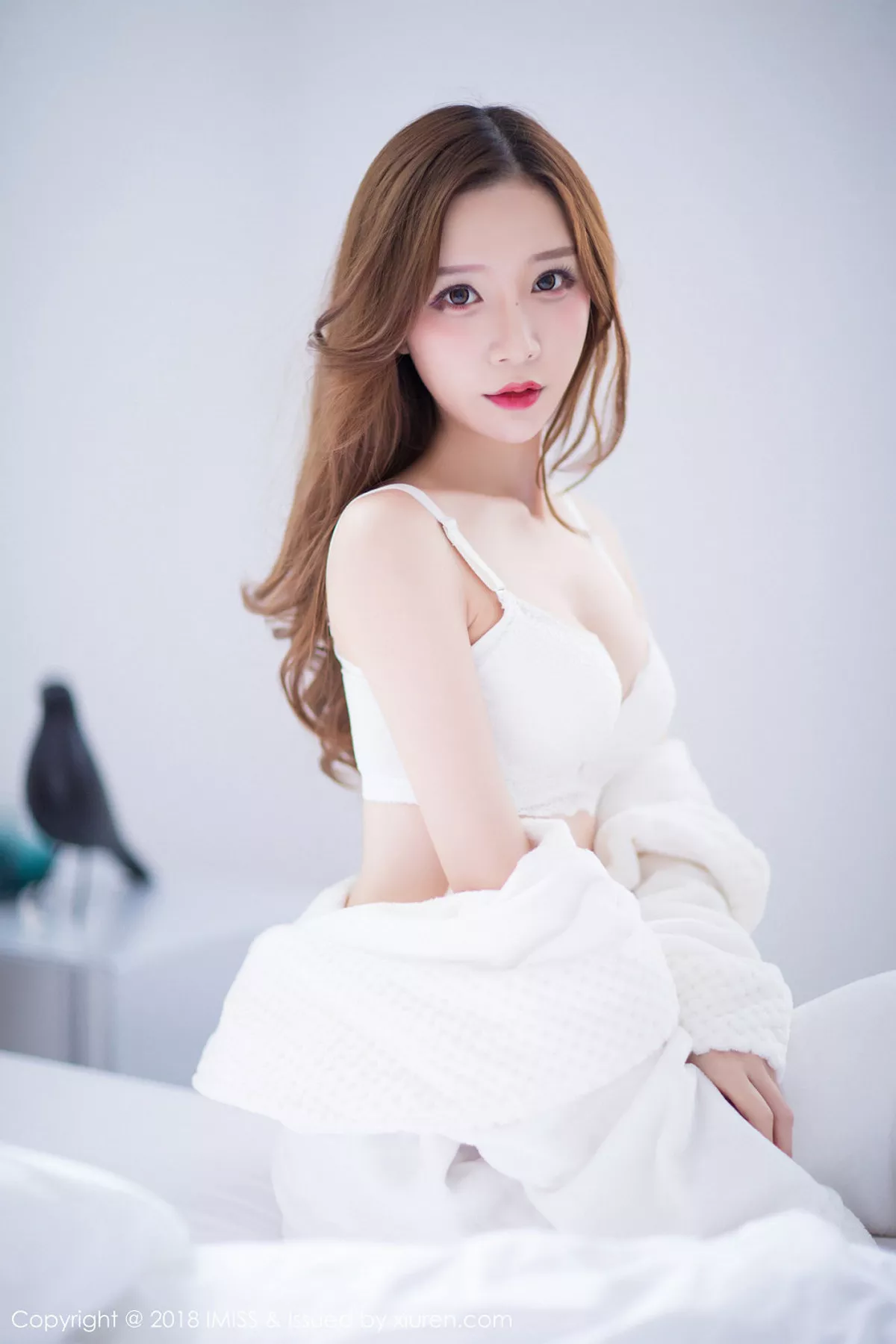秀人集.com_[IMISS爱蜜社]Vol.233_新人嫩模小琳白色蕾丝连身裙+私房浴袍秀豪乳诱惑写真44P