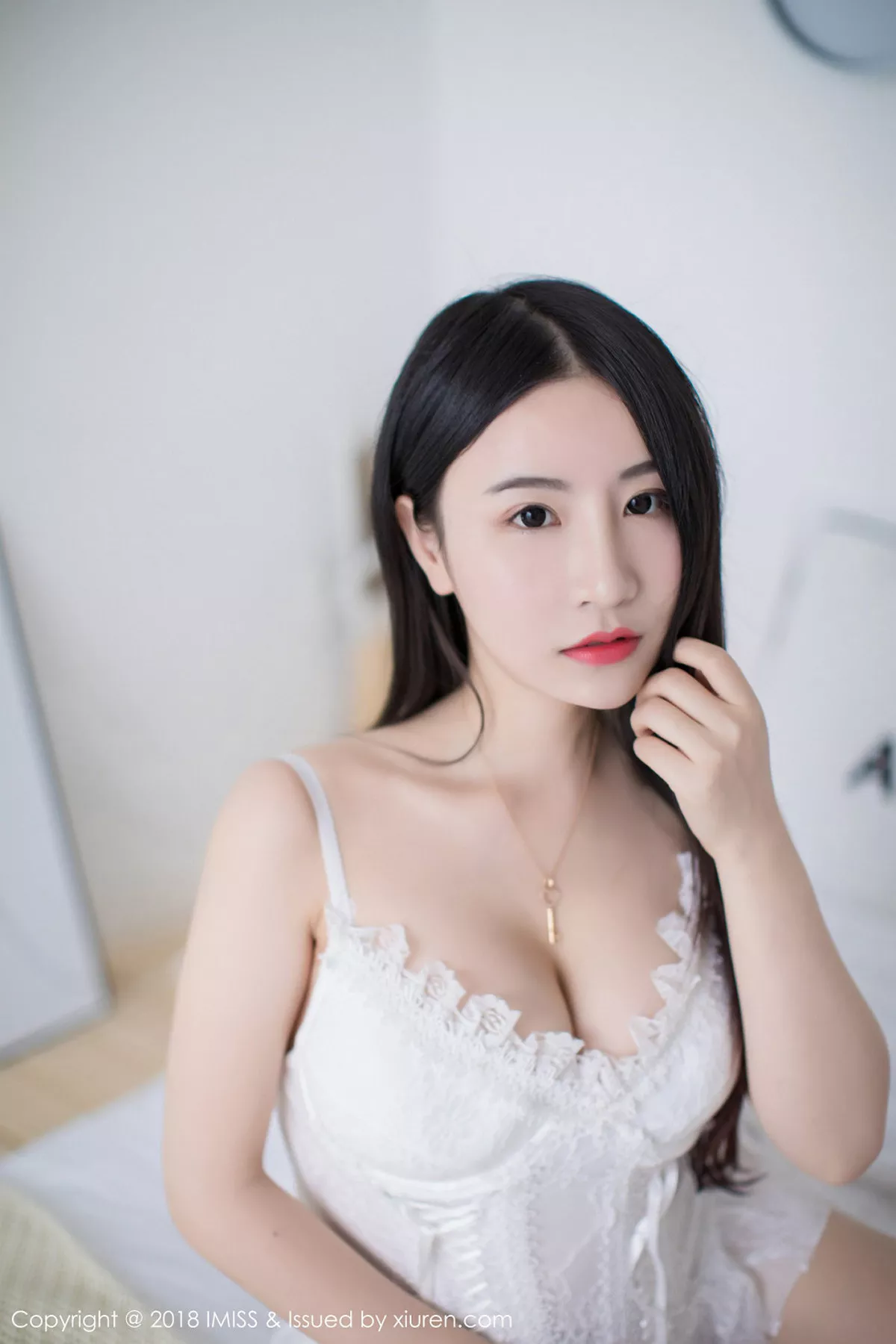 秀人集.com_[IMISS爱蜜社]Vol.236_女神绯月樱-Cherry居家吊带白色蕾丝内衣秀豪乳诱惑写真42P