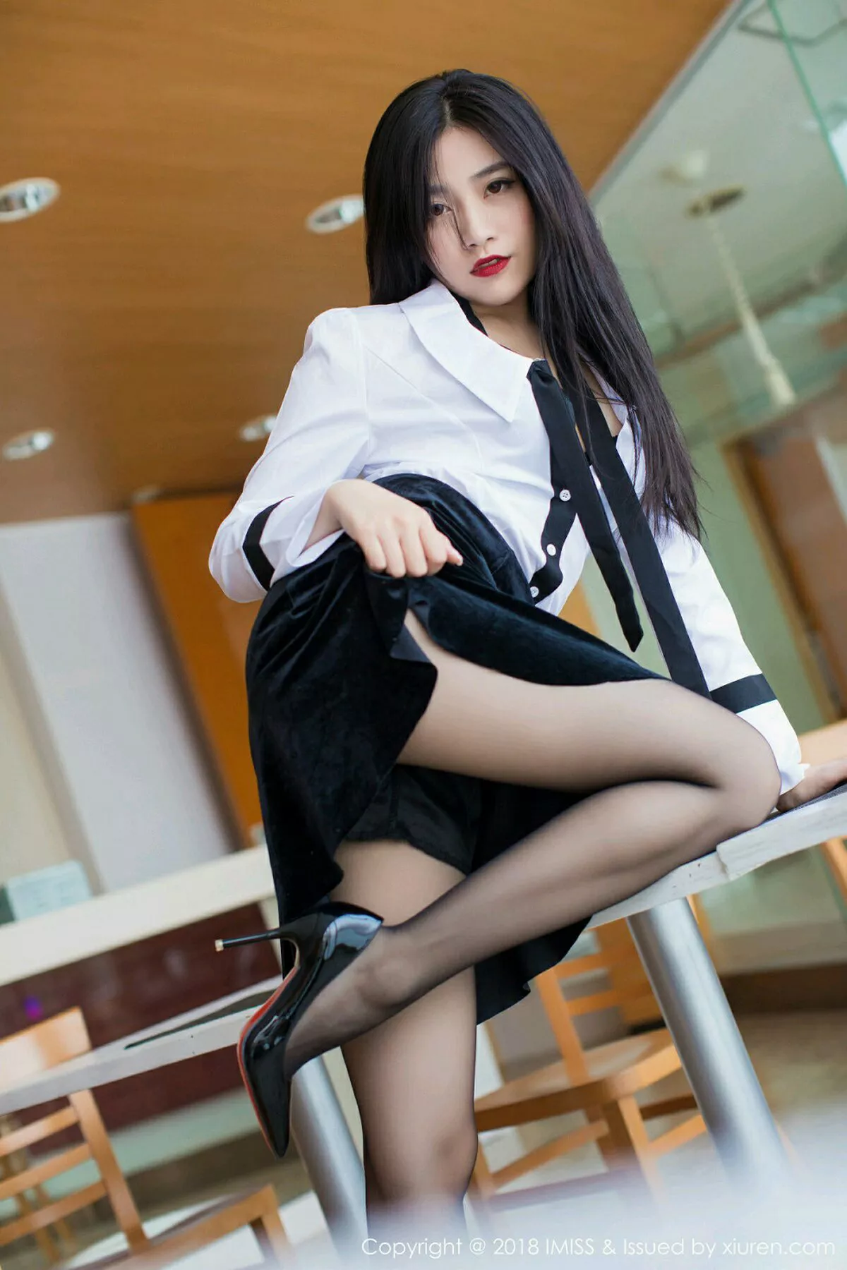 秀人集.com_[IMISS爱蜜社]Vol.239_女神许诺Sabrina日本旅拍白衬衣配黑短裙黑丝袜诱惑写真60P