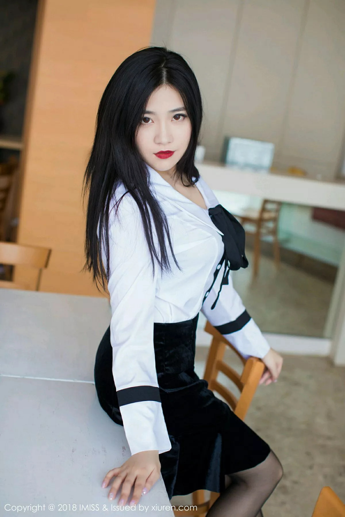 秀人集.com_[IMISS爱蜜社]Vol.239_女神许诺Sabrina日本旅拍白衬衣配黑短裙黑丝袜诱惑写真60P