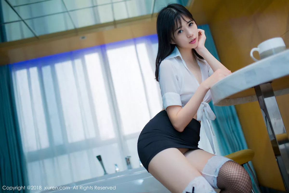 秀人集.com_[XiuRen秀人网]No.1014_嫩模艾栗栗性感小秘书黑色包臀短裙配黑色丝袜诱惑写真46P