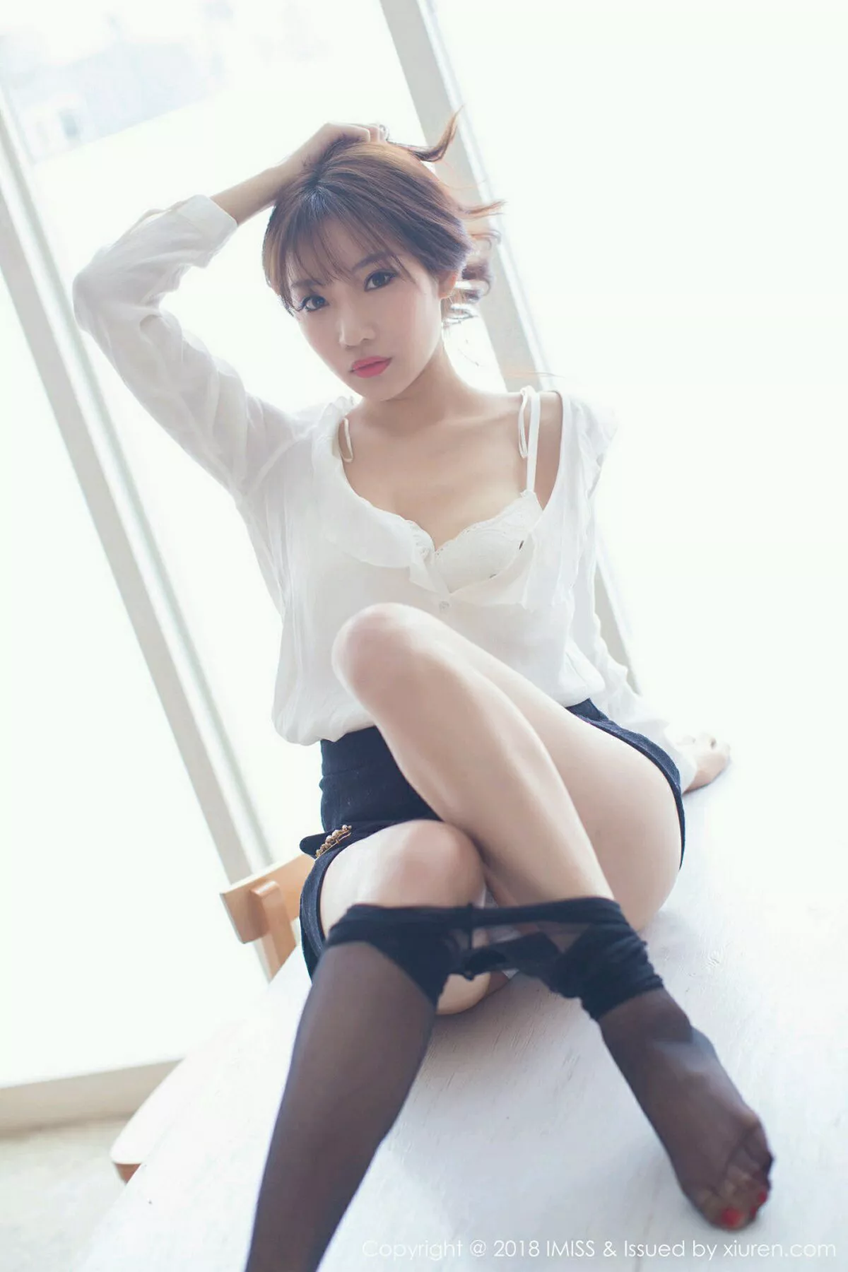 秀人集.com_[IMISS爱蜜社]Vol.247_女神小狐狸Sica北海道旅拍性感白衬衣半脱秀完美身材诱惑写真35P