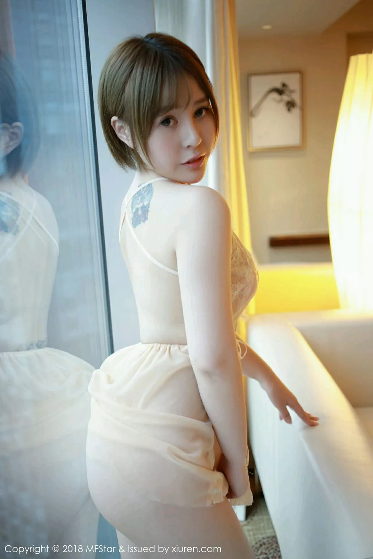 秀人集.com_[MFStar模范学院]Vol.125_女神Evelyn艾莉居家私房粉色吊带薄纱+半脱内衣诱惑写真52P