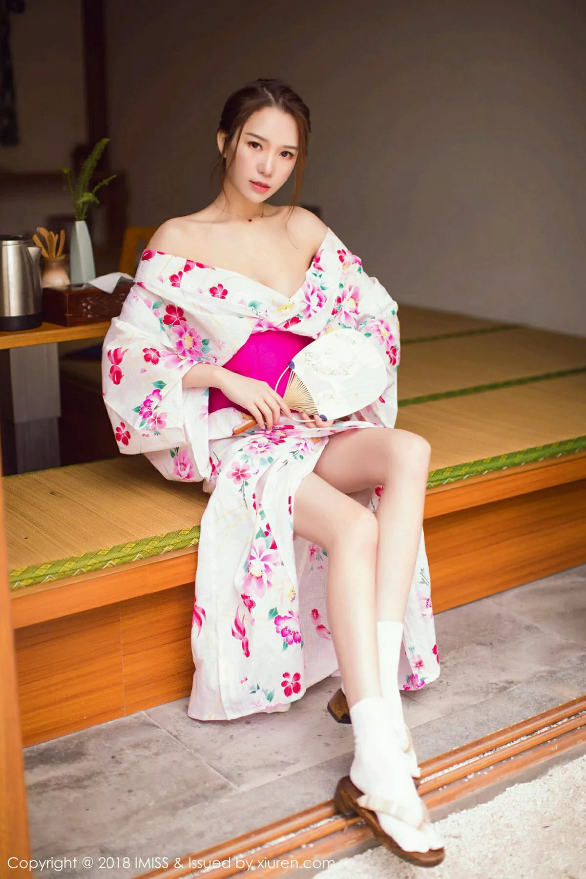 秀人集.com_[IMISS爱蜜社]Vol.252_嫩模Katrina私房日系和服真空露美乳+黑丝OL系列完美诱惑写真42P