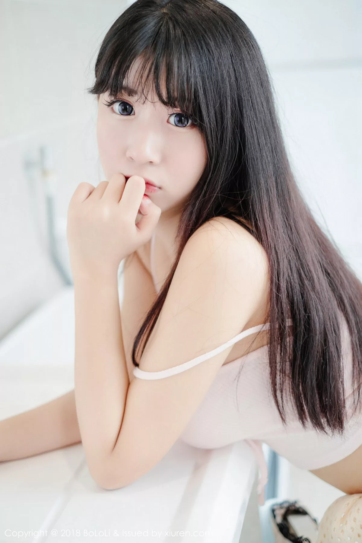 秀人集.com_[BoLoli波萝社]Vol.119_美女主播猫九酱Sakura粉色吊带内衣+三点式内衣私房诱惑写真42P
