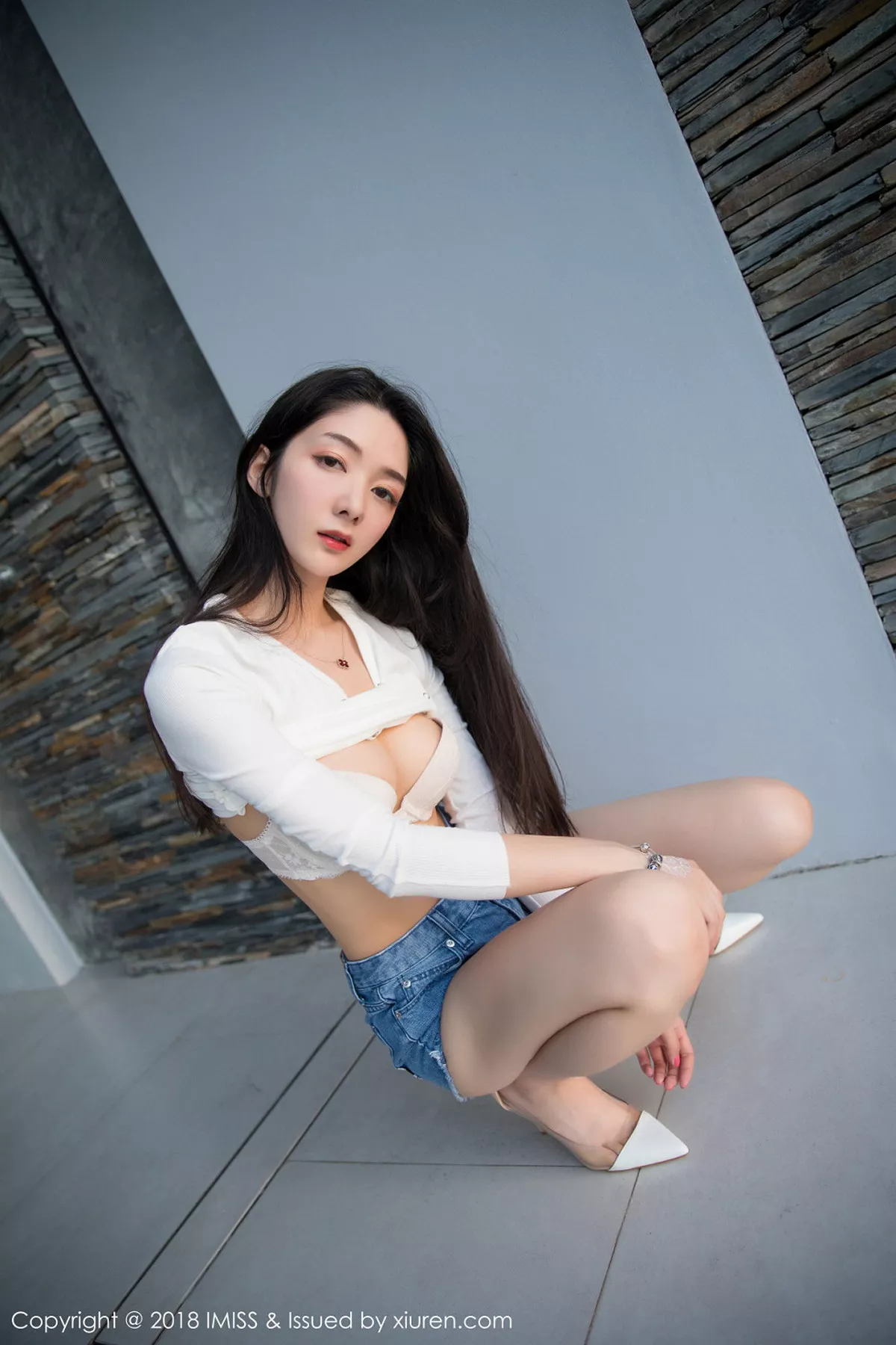秀人集.com_[IMISS爱蜜社]Vol.241_嫩模小热巴吉普岛旅拍泳池边性感白色比基尼完美诱惑写真51P