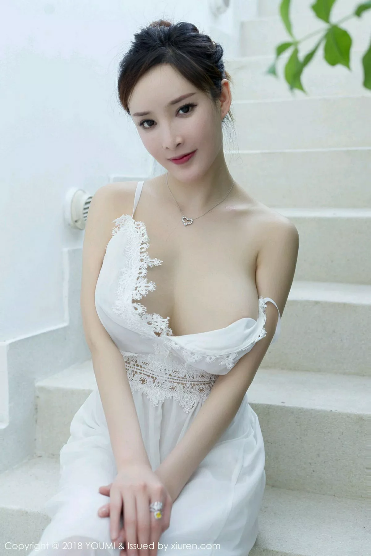 秀人集.com_[YouMi尤蜜荟]Vol.168_女神土肥圆矮挫穷苏梅岛旅拍全裸上身双手挡乳撩人诱惑写真42P