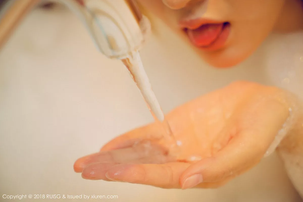 秀人集.com_[RUISG瑞丝馆]Vol.052_嫩模M梦baby浴缸里大尺度全裸泡泡浴秀完美身材火辣诱惑写真39P