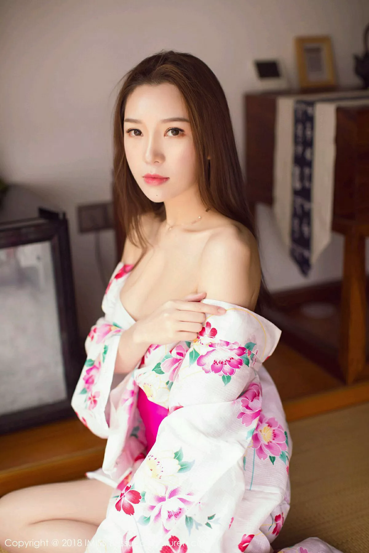 秀人集.com_[IMISS爱蜜社]Vol.252_嫩模Katrina私房日系和服真空露美乳+黑丝OL系列完美诱惑写真42P