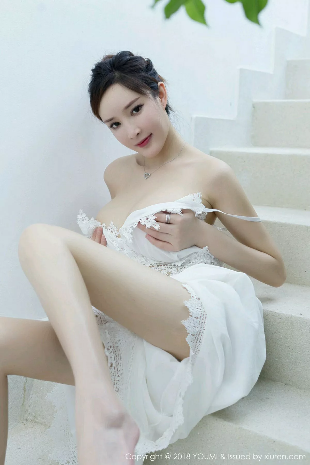 秀人集.com_[YouMi尤蜜荟]Vol.168_女神土肥圆矮挫穷苏梅岛旅拍全裸上身双手挡乳撩人诱惑写真42P