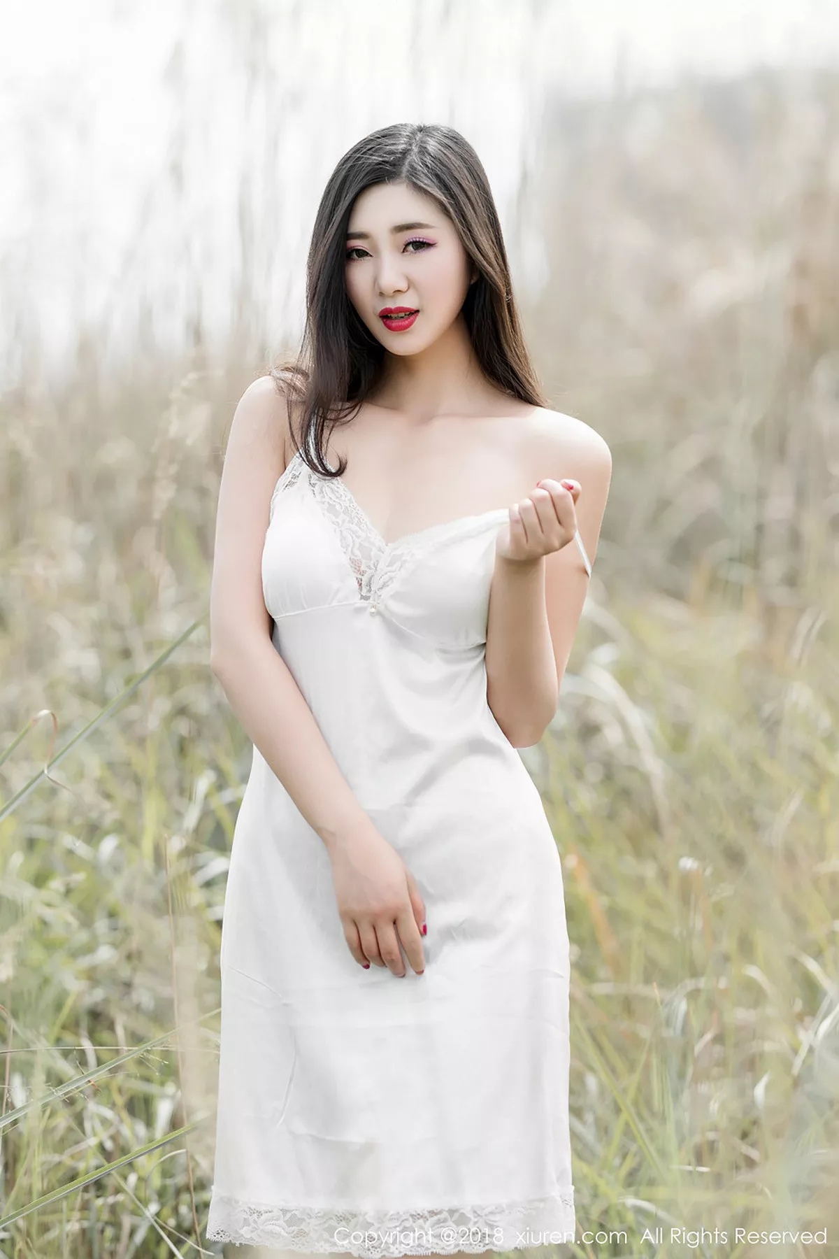 秀人集.com_[XiuRen秀人网]No.1076_女神宋KiKi户外脱白色长裙秀蕾丝印花内衣爆乳诱惑写真32P