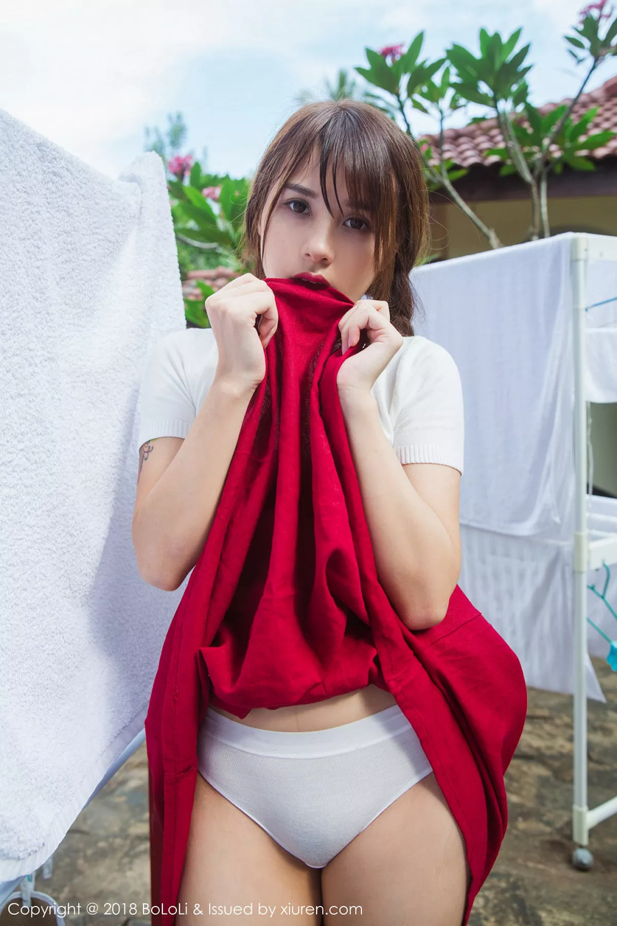 秀人集.com_[BoLoli波萝社]Vol.121_女神夏美酱小草莓内衣秀完美身材泳池边湿身诱惑写真41P