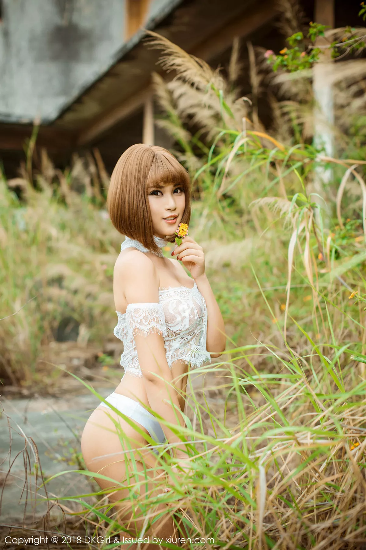 秀人集.com_[DKGirl御女郎]Vol.074_嫩模萌宝儿BoA户外白色蕾丝内衣美乳露点喷血诱惑写真50P
