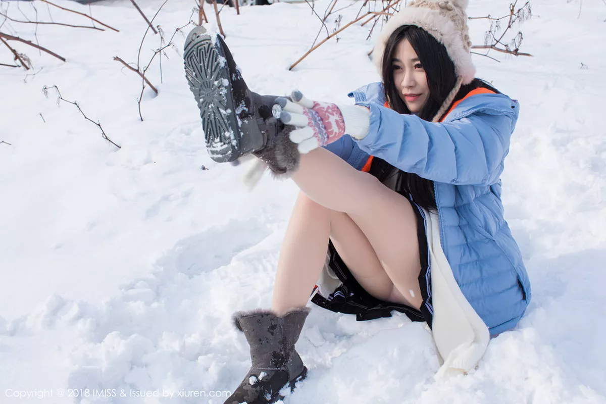 秀人集.com_[IMISS爱蜜社]Vol.262_女神许诺Sabrina北海道旅拍户外雪地优雅气质妩媚迷人写真42P