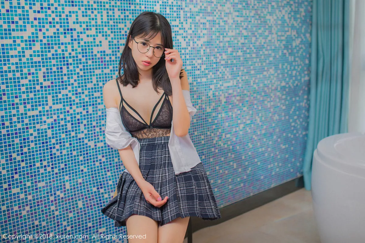 秀人集.com_[XiuRen秀人网]No.1094_嫩模艾栗栗性感学生制服半脱黑色蕾丝内衣秀美胸迷人写真50P