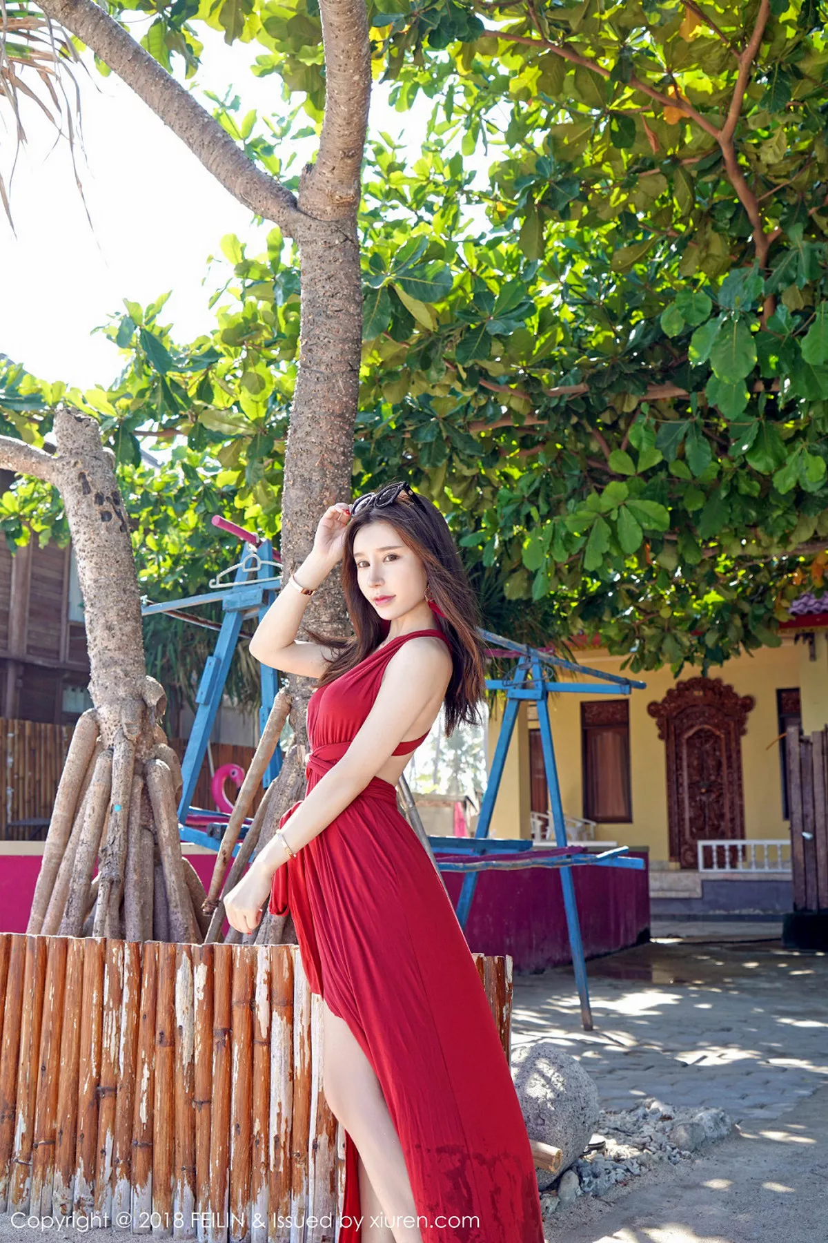 秀人集.com_[FeiLin嗲囡囡]Vol.152_女神周于希户外OL黑丝装扮撩裙无内黑丝裤袜火辣诱惑写真40P