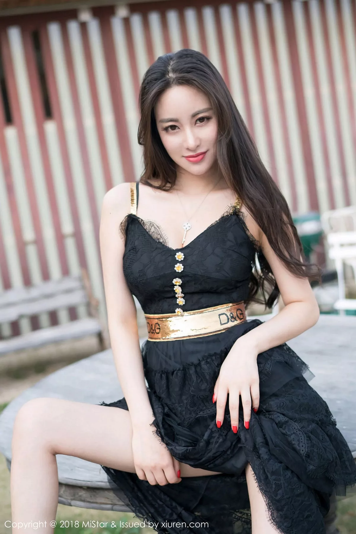 秀人集.com_[MiStar魅妍社]Vol.234_女神穆菲菲日本旅拍花色连身裙配无内肉丝裤袜惹火诱惑写真40P