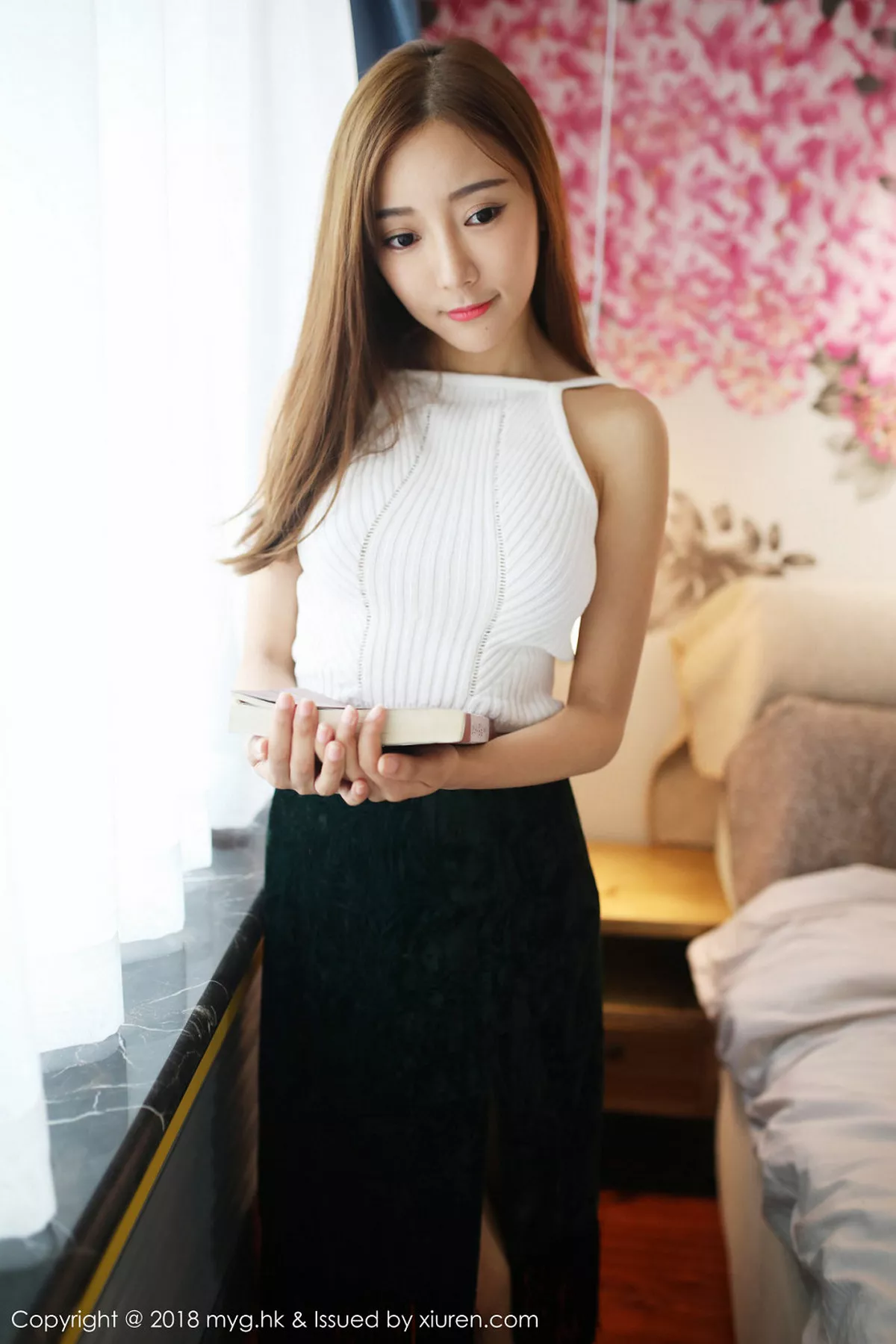 秀人集.com_[MyGirl美媛馆]Vol.293_嫩模王馨瑶yanni居家黑色吊带衣半露豪乳性感迷人写真40P
