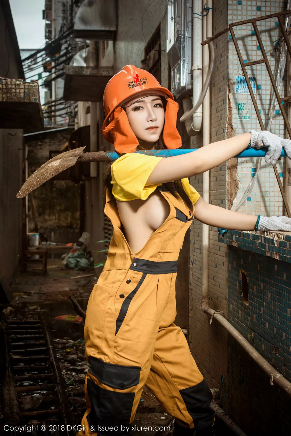 秀人集.com_[DKGirl御女郎]Vol.077_嫩模媛美人真空工装+全裸上身露丰乳肥臀惹火诱惑写真50P