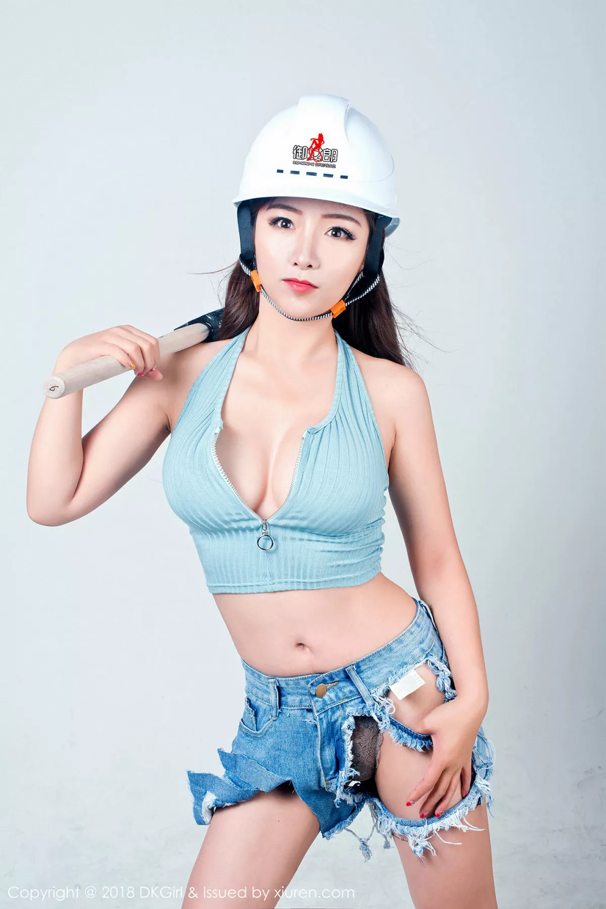秀人集.com_[DKGirl御女郎]Vol.077_嫩模媛美人真空工装+全裸上身露丰乳肥臀惹火诱惑写真50P