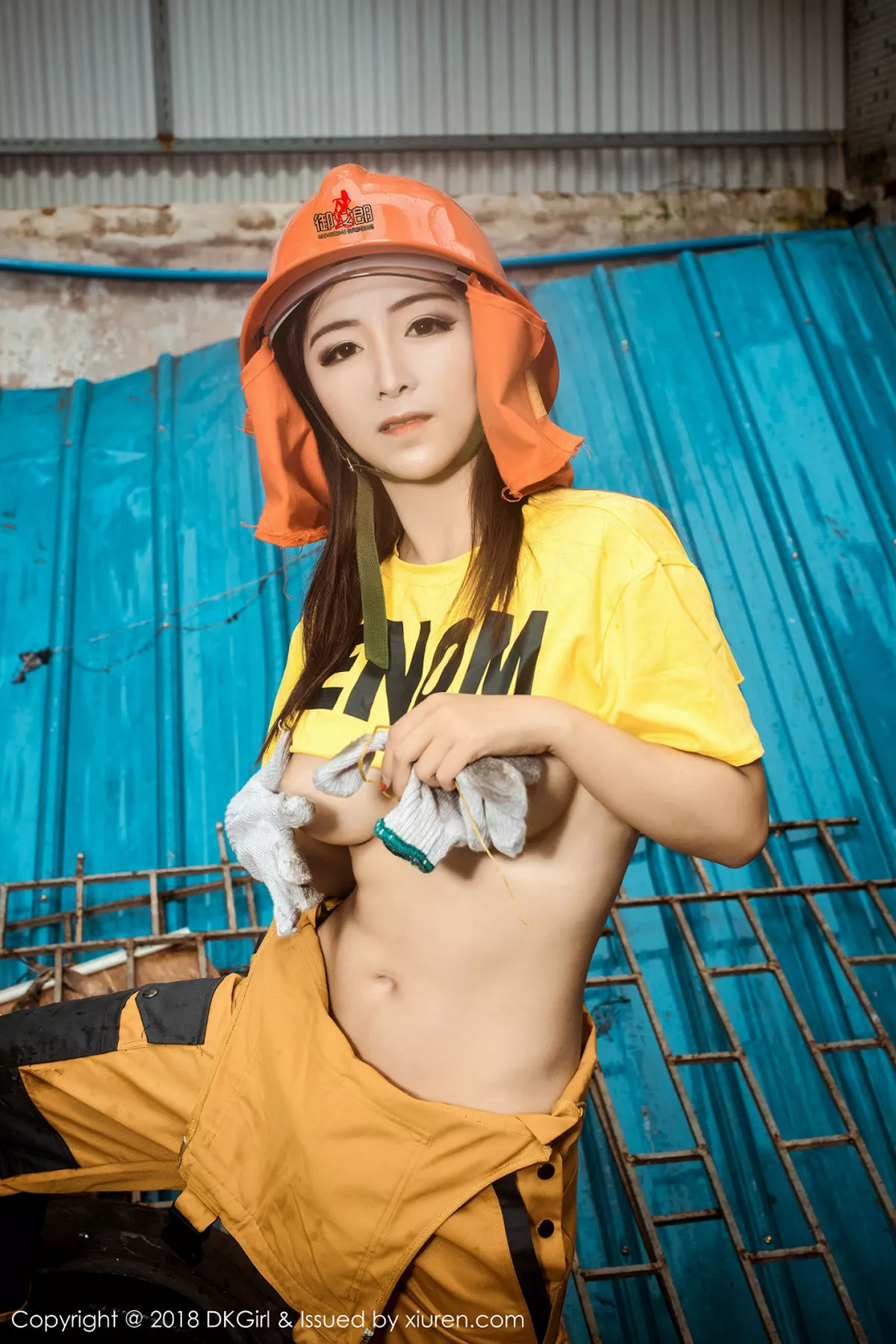 秀人集.com_[DKGirl御女郎]Vol.077_嫩模媛美人真空工装+全裸上身露丰乳肥臀惹火诱惑写真50P