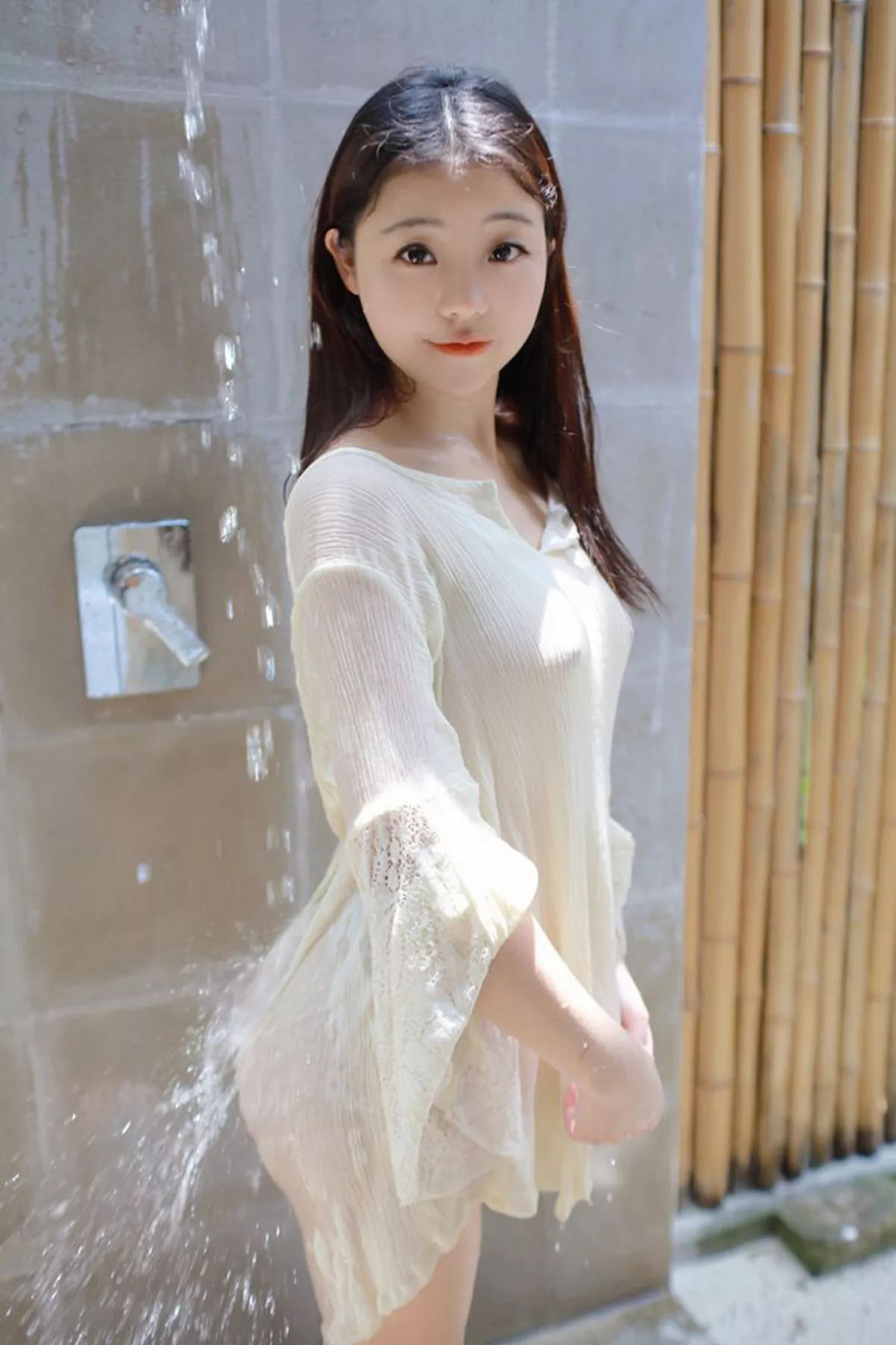秀人集.com_[MFStar模范学院]Vol.072_嫩模佘贝拉bella马尔代夫旅拍浴室里湿身诱惑秀美乳53P