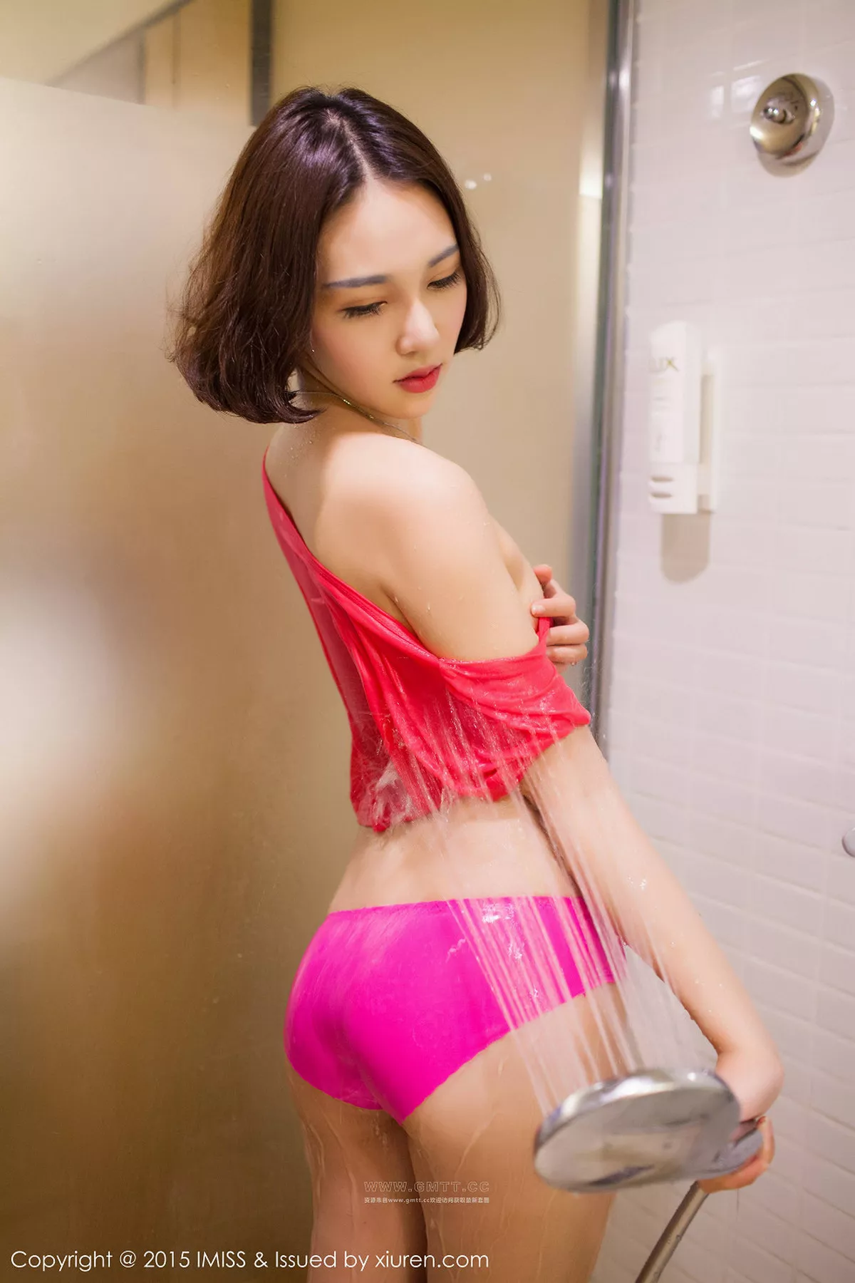 秀人集.com_[IMISS爱蜜社]Vol.043_嫩模艾诗iccey居家大床上破烂黑丝裤袜真空秀美臀55P