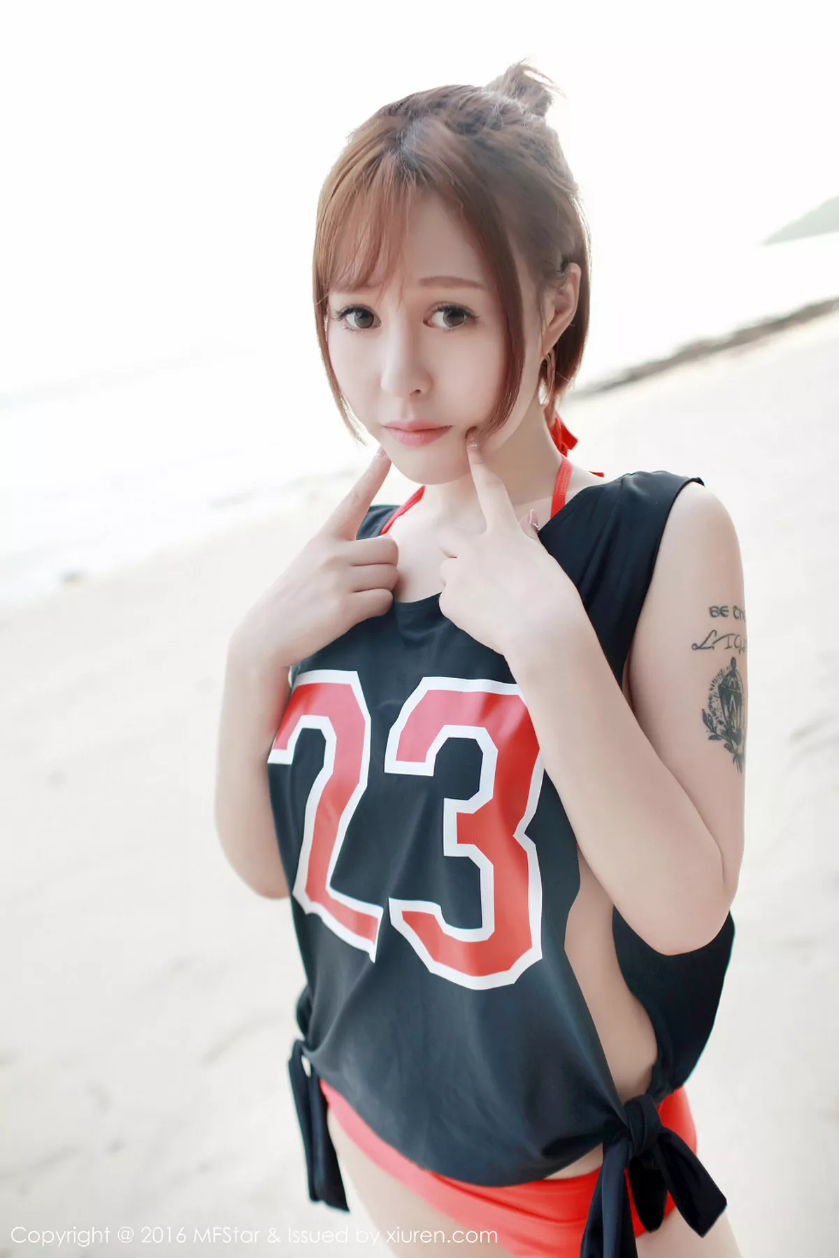秀人集.com_[MFStar模范学院]Vol.067_嫩模Evelyn艾莉心愿旅拍性感内衣蕾丝网袜诱惑写真50P