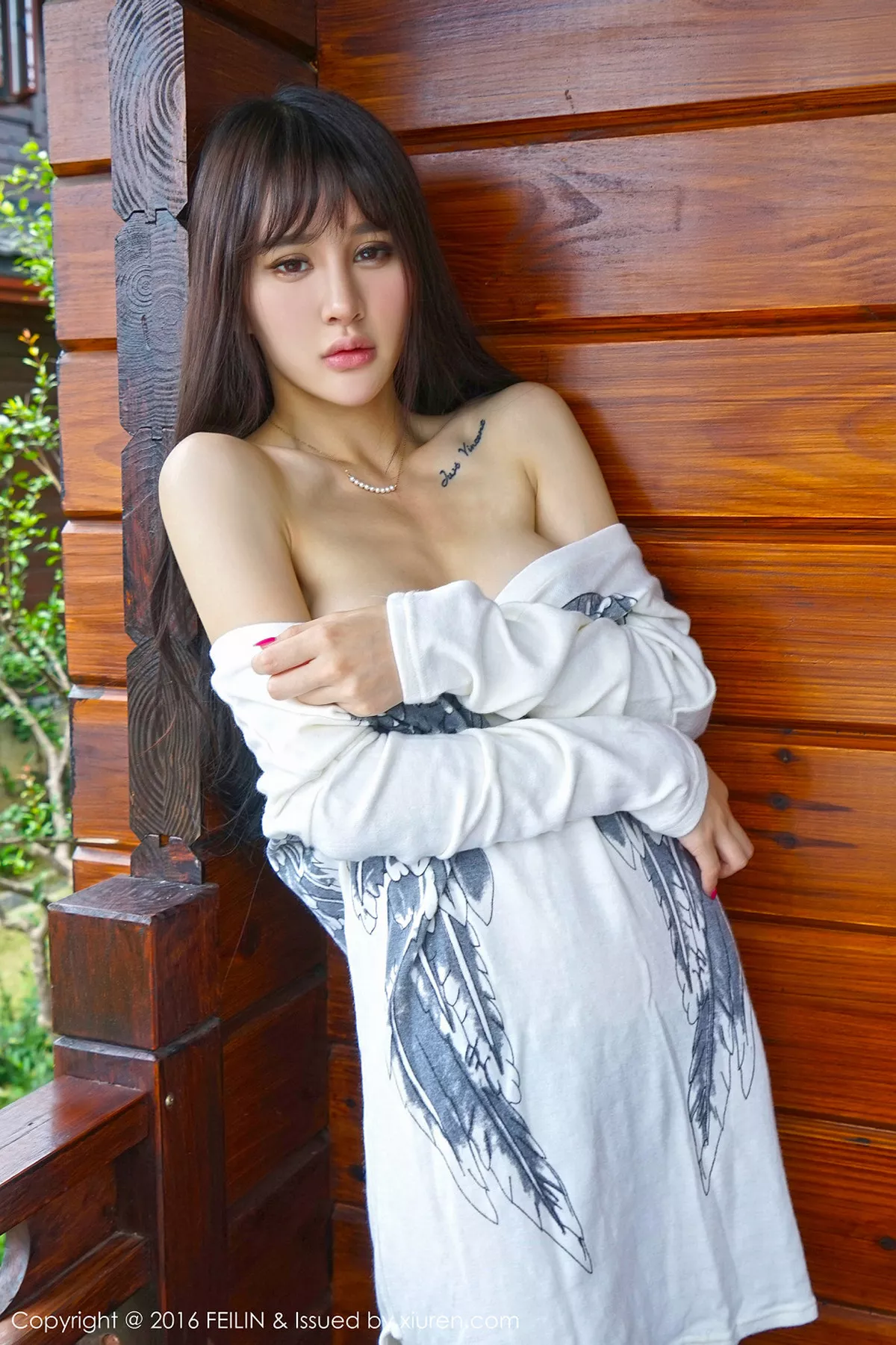 秀人集.com_[FeiLin嗲囡囡]Vol.053_嫩模Cheryl青树撩上衣秀半球粉红内裤性感迷人写真44P