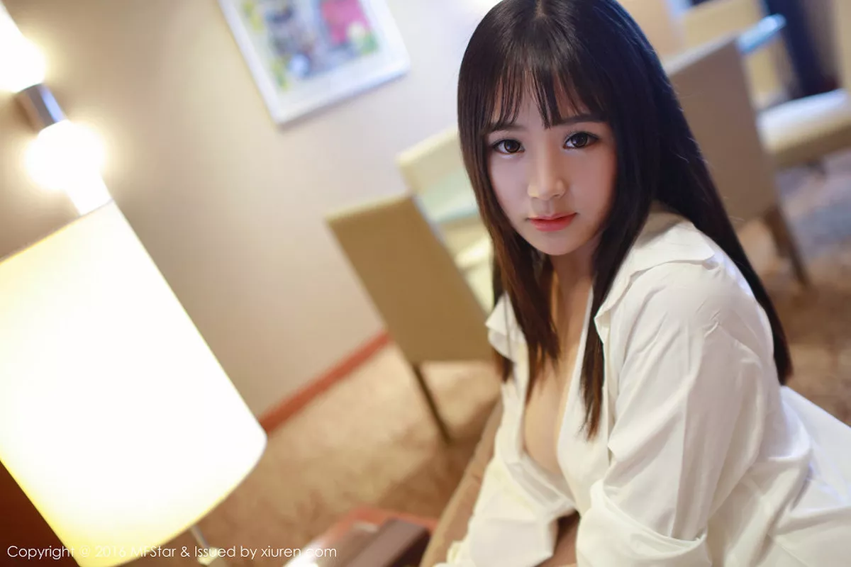 秀人集.com_[MFStar模范学院]Vol.064_甜美女生思淇Sukiiii白嫩肌肤诱惑美乳前凸后翘写真52P
