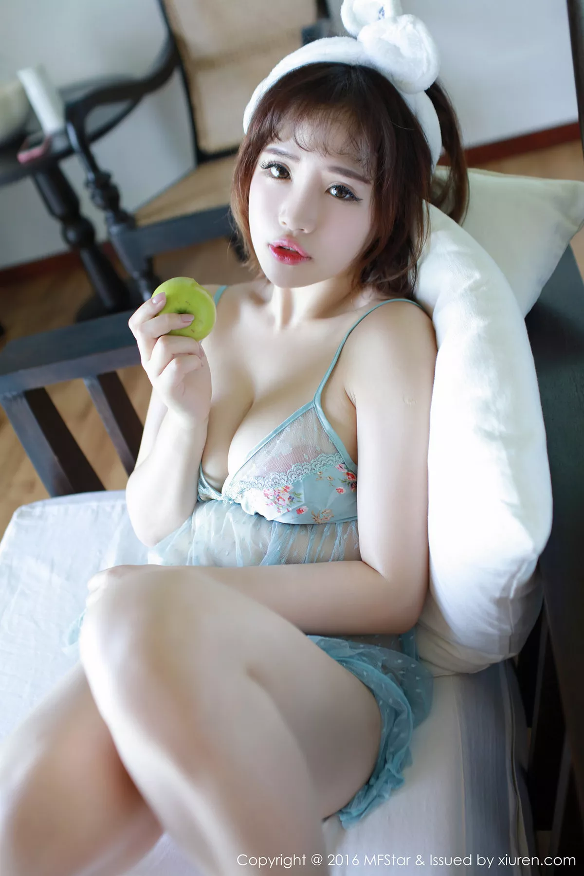 秀人集.com_[MFStar模范学院]Vol.049_嫩模徐cake马尔代夫旅拍蓝色透视情趣睡衣完美诱惑51P