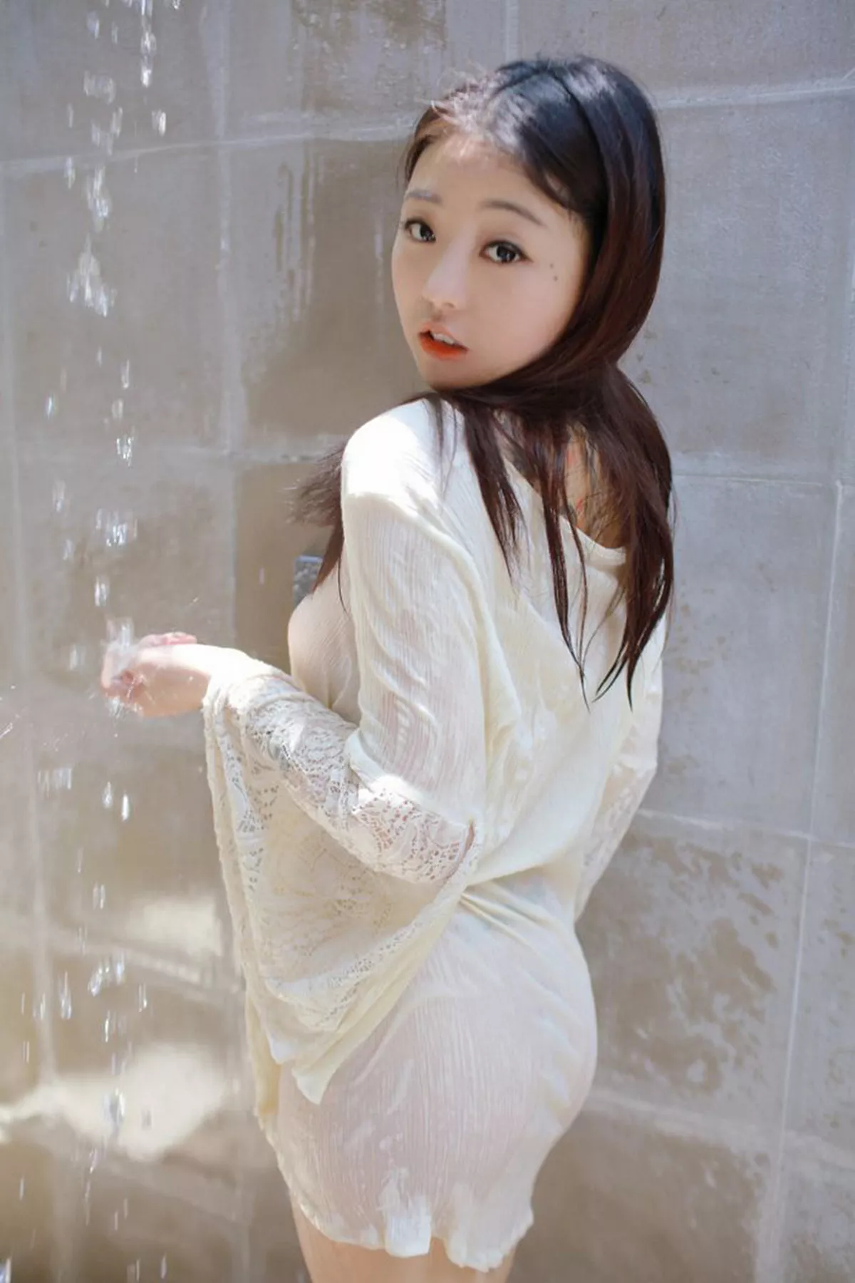 秀人集.com_[MFStar模范学院]Vol.072_嫩模佘贝拉bella马尔代夫旅拍浴室里湿身诱惑秀美乳53P