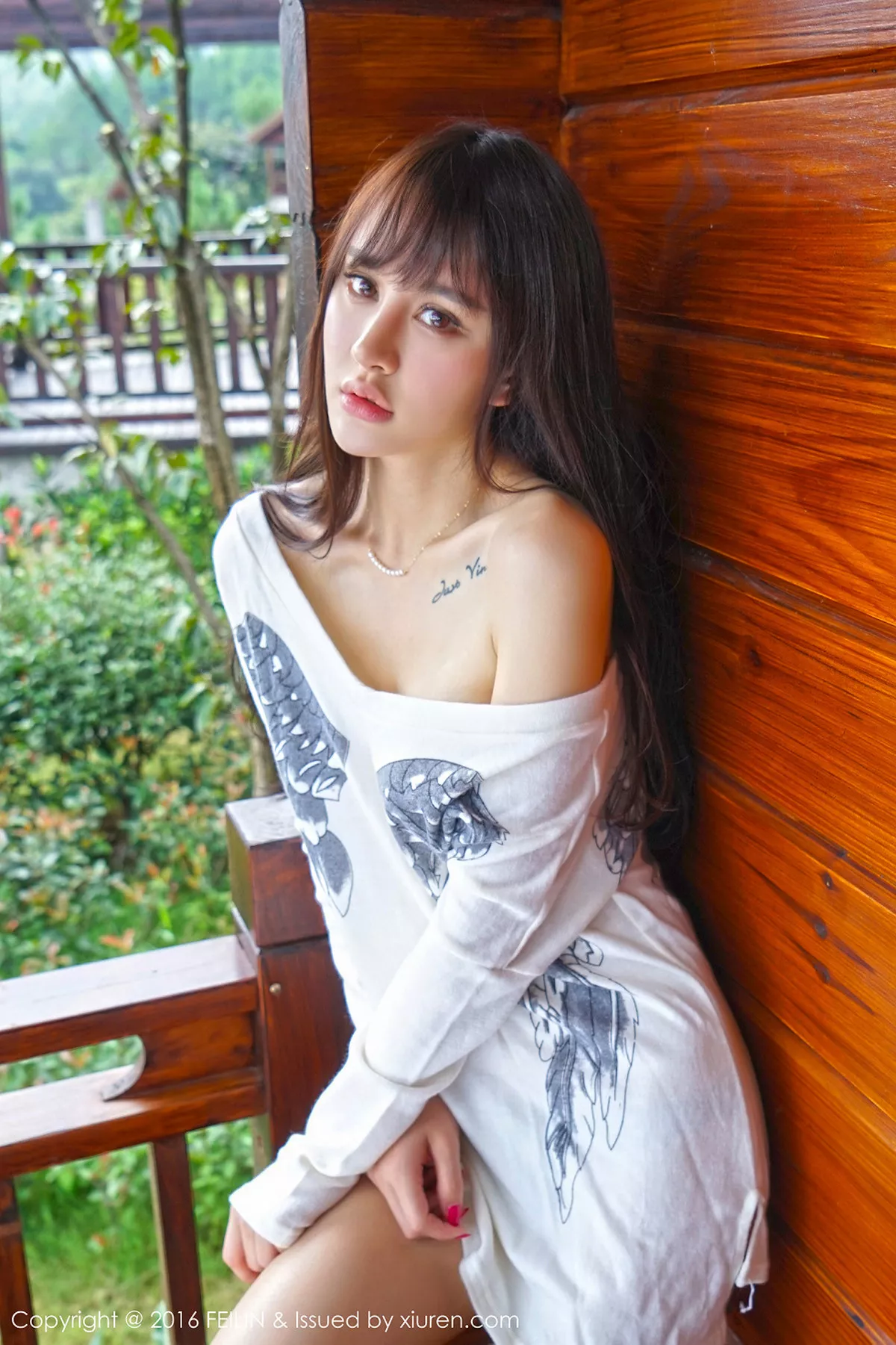 秀人集.com_[FeiLin嗲囡囡]Vol.053_嫩模Cheryl青树撩上衣秀半球粉红内裤性感迷人写真44P