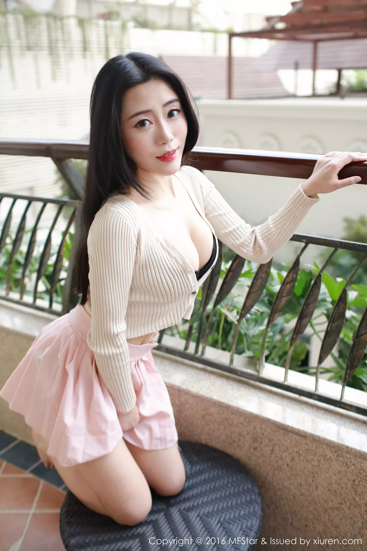 秀人集.com_[MFStar模范学院]Vol.048_嫩模兜豆靓Youlina居家私房黑色内衣完美曲线写真51P