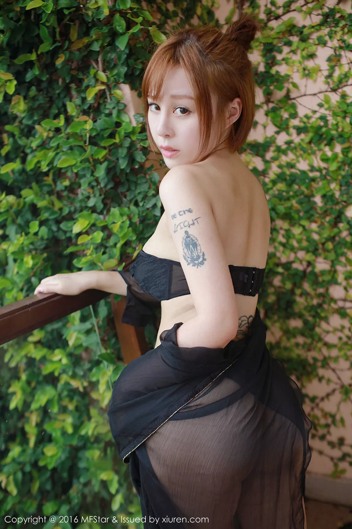 秀人集.com_[MFStar模范学院]Vol.061_Evelyn艾莉泰国心愿旅拍浴缸里黑纱湿身诱惑写真55P