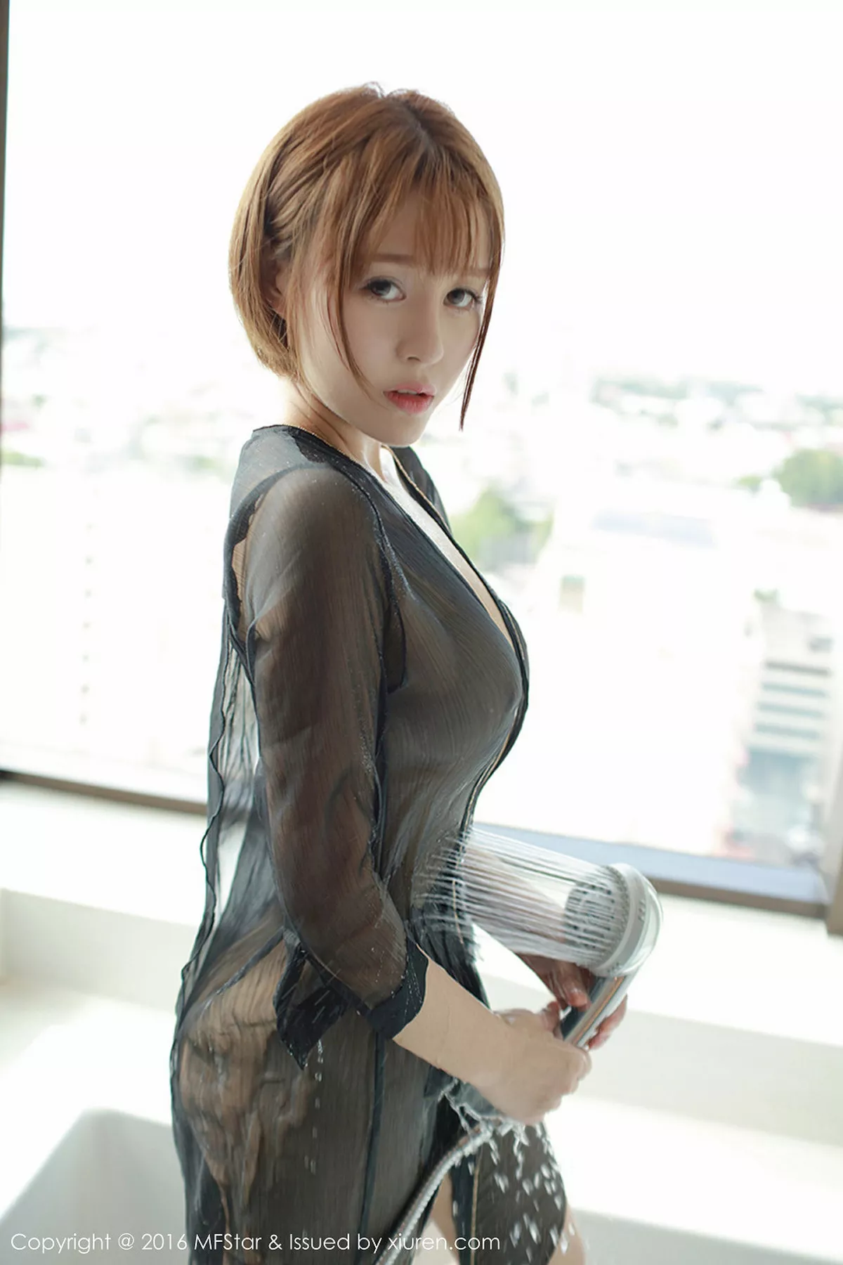 秀人集.com_[MFStar模范学院]Vol.061_Evelyn艾莉泰国心愿旅拍浴缸里黑纱湿身诱惑写真55P