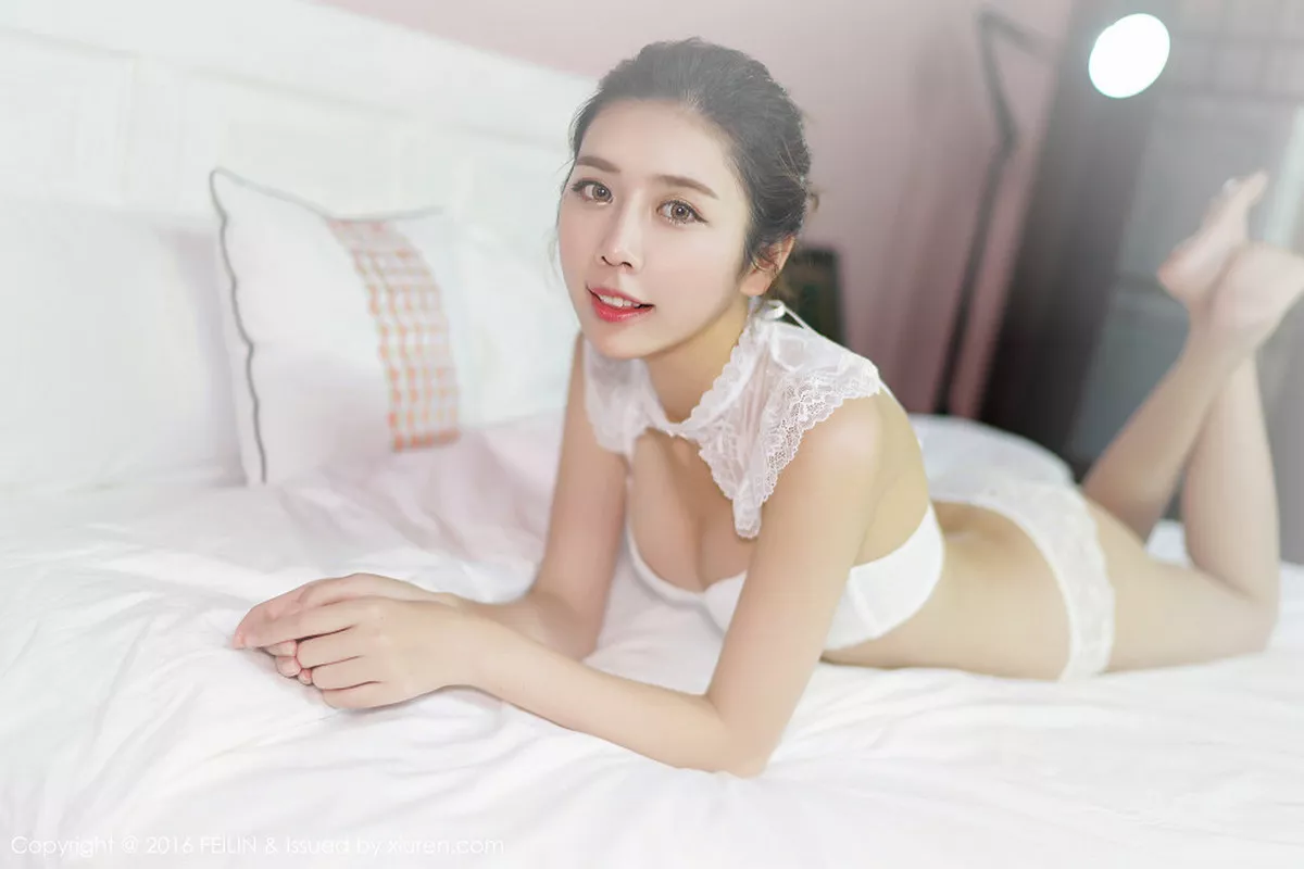秀人集.com_[FeiLin嗲囡囡]Vol.051_新人嫩模小Kaili小丁丁朦胧私房床照白色蕾丝内裤写真45P