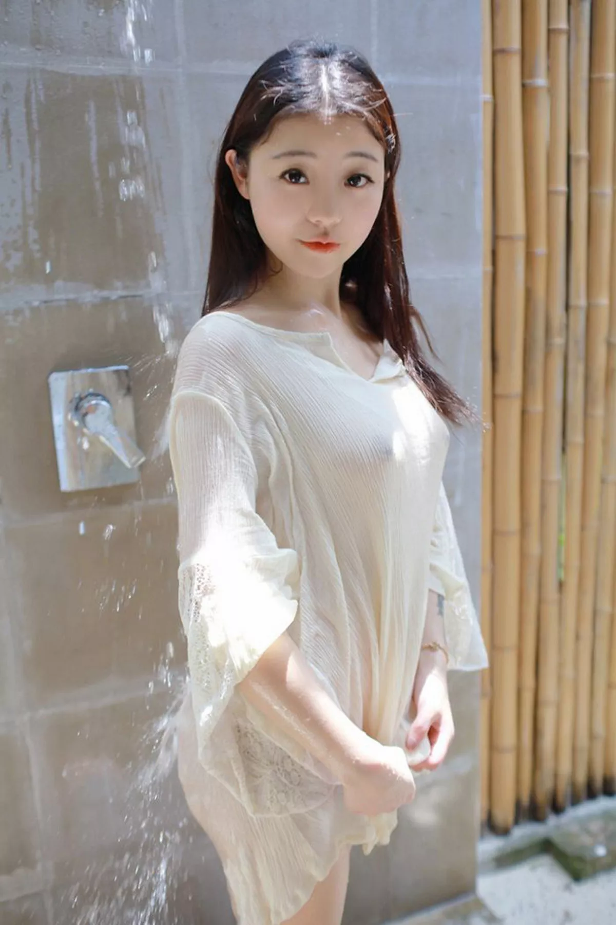 秀人集.com_[MFStar模范学院]Vol.072_嫩模佘贝拉bella马尔代夫旅拍浴室里湿身诱惑秀美乳53P