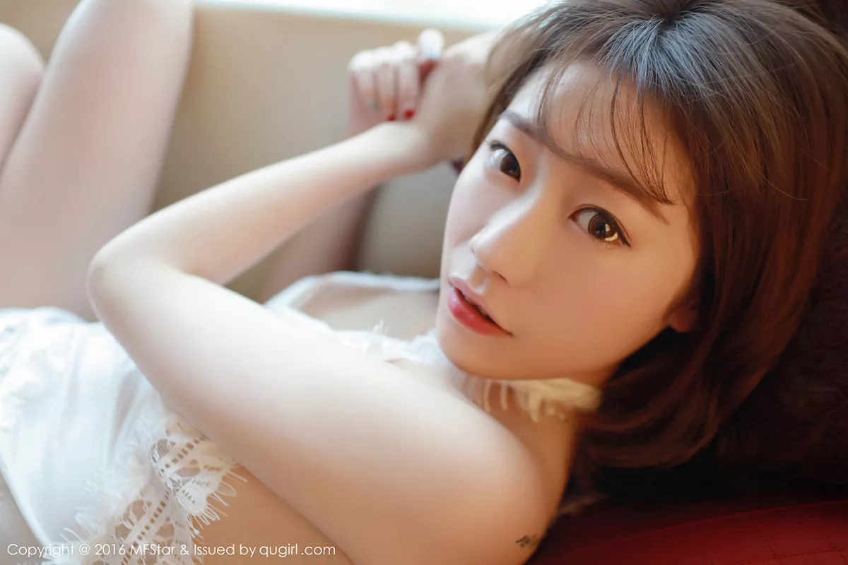秀人集.com_[MFStar模范学院]Vol.066_嫩模陈思雨Mango居家私房内衣诱人美乳性感翘臀写真50P