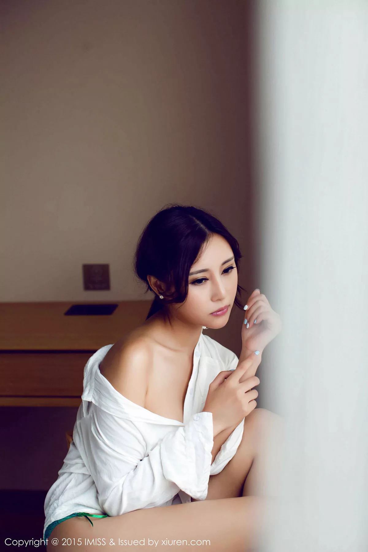 秀人集.com_[IMISS爱蜜社]Vol.046_嫩模樂樂Mango蕾丝内裤秀美臀半脱衬衣秀美乳写真57P