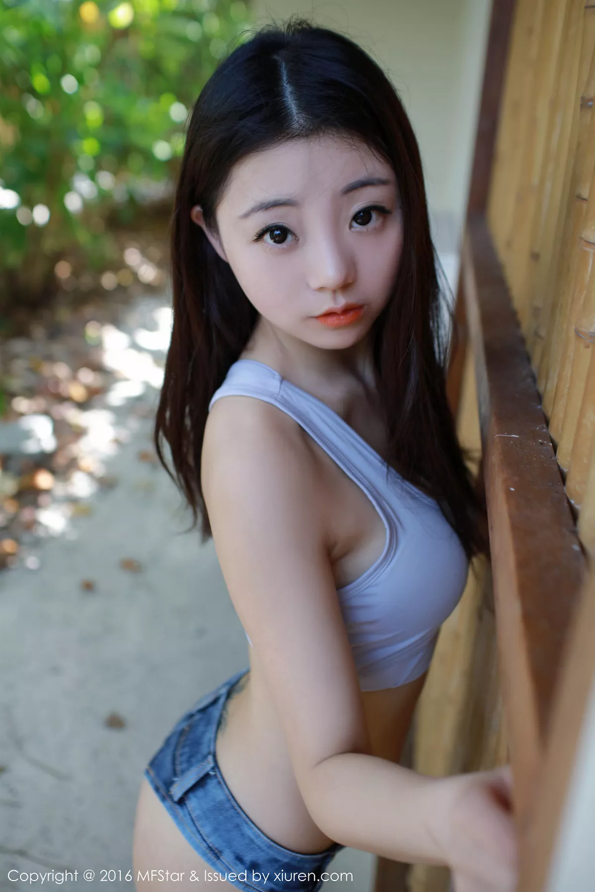 秀人集.com_[MFStar模范学院]Vol.051_佘贝拉bella马尔代夫旅拍性感比基尼系列翘臀诱惑53P