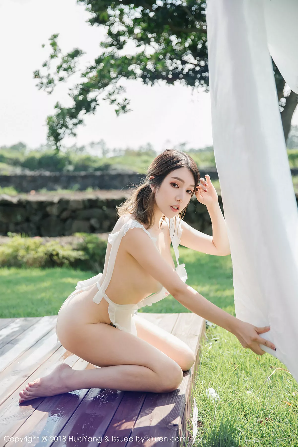 秀人集.com_[HuaYang花漾]Vol.082_女神黄乐然济州岛旅拍白色女仆装+遮点情趣内衣完美诱惑写真47P