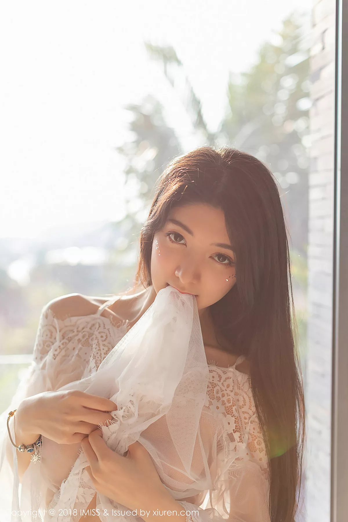 秀人集.com_[IMISS爱蜜社]Vol.285_女神Angela小热巴普吉岛旅拍透明肚兜+透视薄纱露豪乳诱惑写真40P