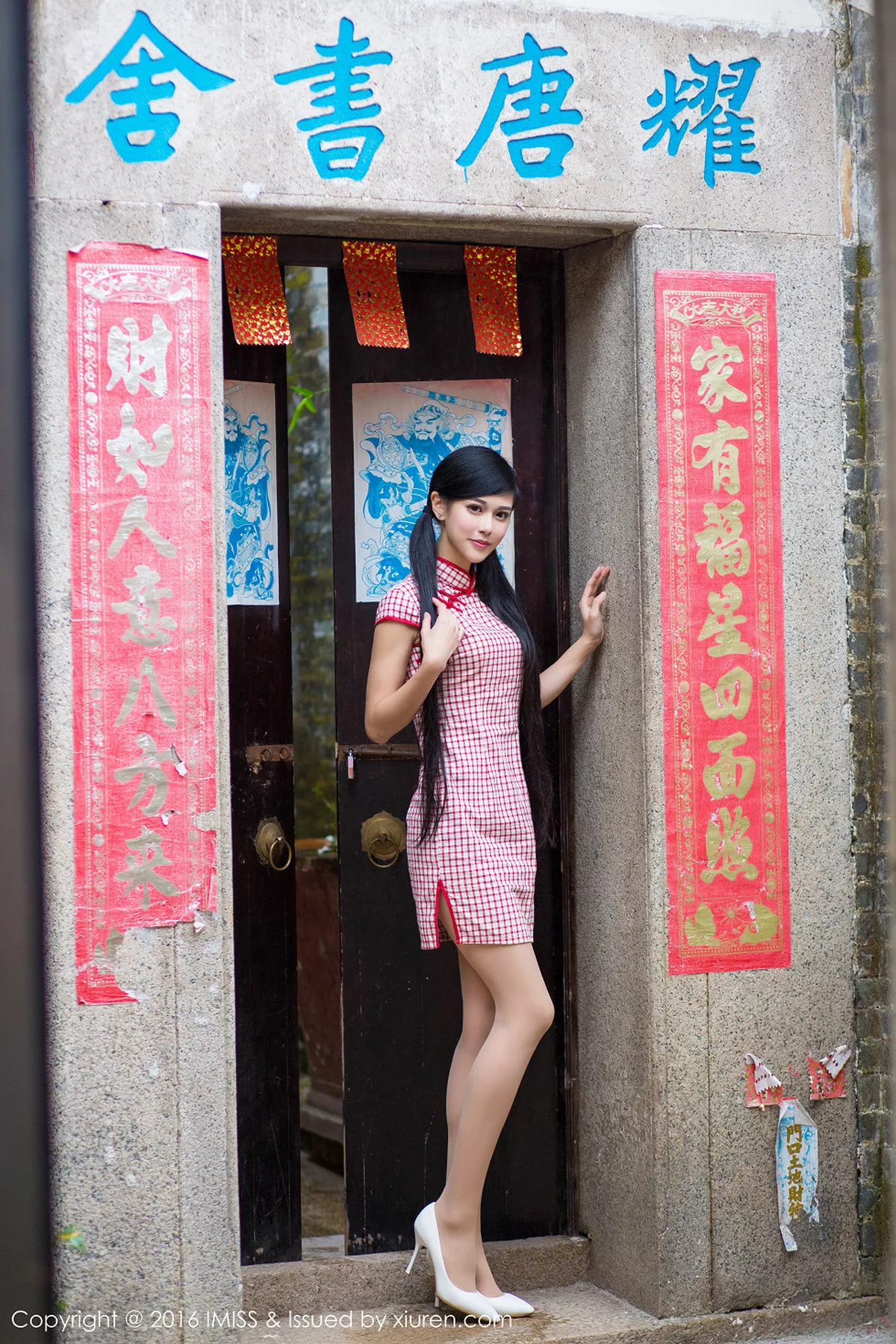 秀人集.com_[IMISS爱蜜社]Vol.070_嫩模王曼妮&谭小雅古典旗袍风完美身材性感迷人写真60P