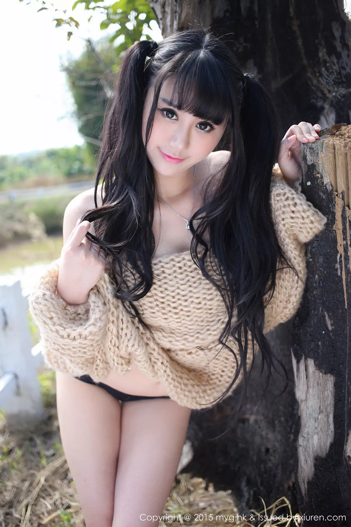 秀人集.com_[MyGirl美媛馆]Vol.093_嫩模杨晓青儿泰国旅拍宽大毛衣白嫩肌肤性感翘臀写真82P