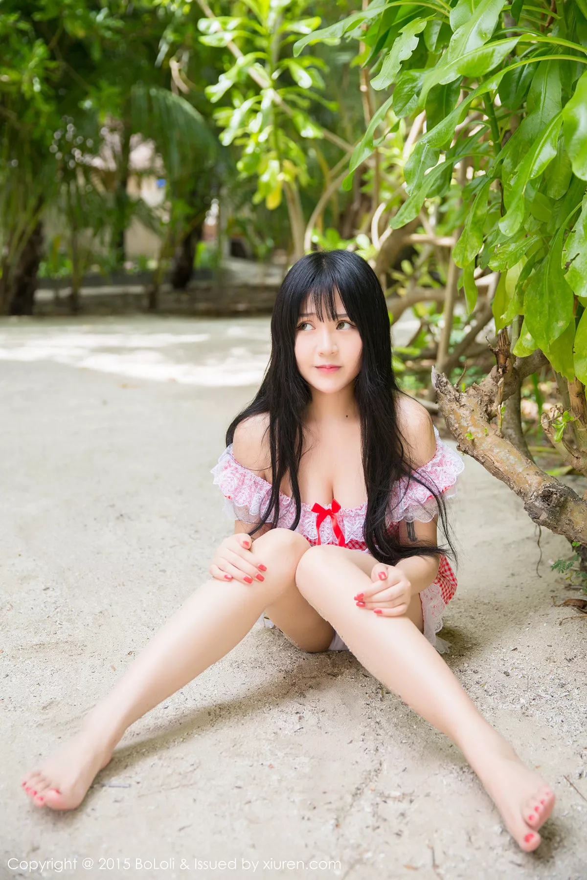 秀人集.com_[BoLoli波萝社]Vol.047_八宝icey马尔代夫旅拍红色女仆装白嫩肌肤性感写真55P